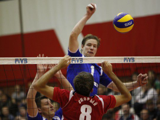 Волейбол: в Суперлигу – под знаком «Факела»!