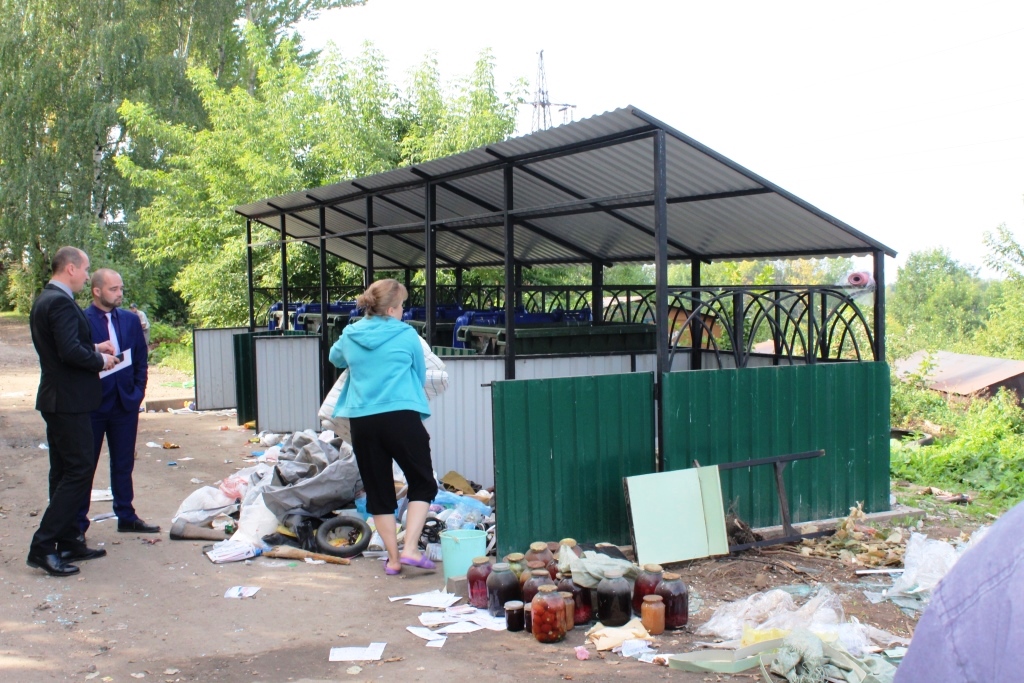 Михаил Евраев поручил пересмотреть порядок уборки контейнерных площадок в Ярославле