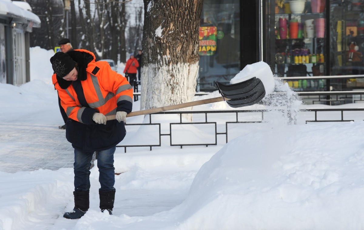 Михаил Евраев поручил активизировать уборку снега в регионе