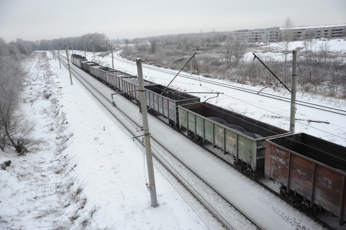 Отрезало голову: в Ярославле мужчина попал под грузовой поезд