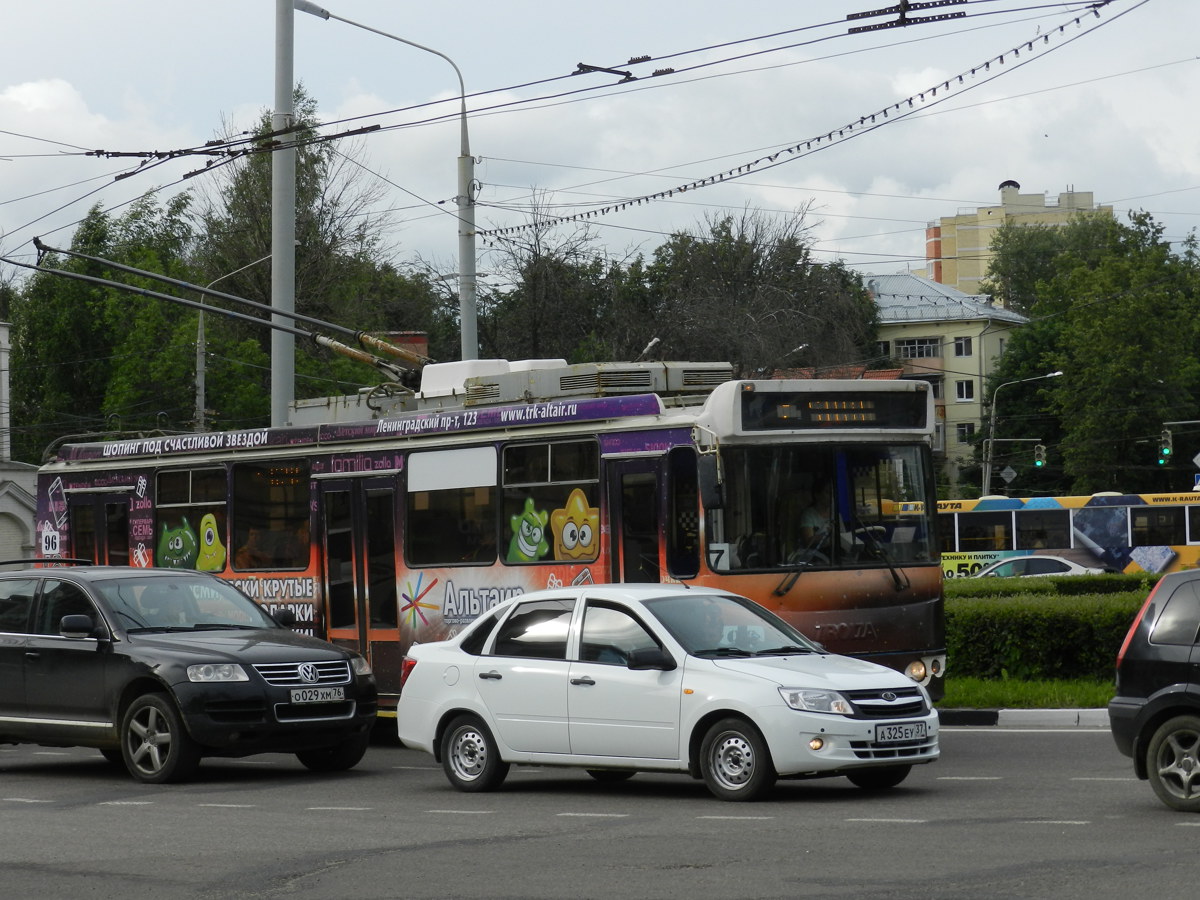 В Ярославле перекроют участок центральной улицы: изменятся маршруты общественного транспорта